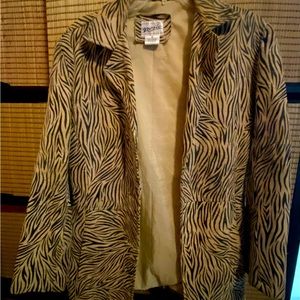 Magic brand. Women’s leather coat. Small size.